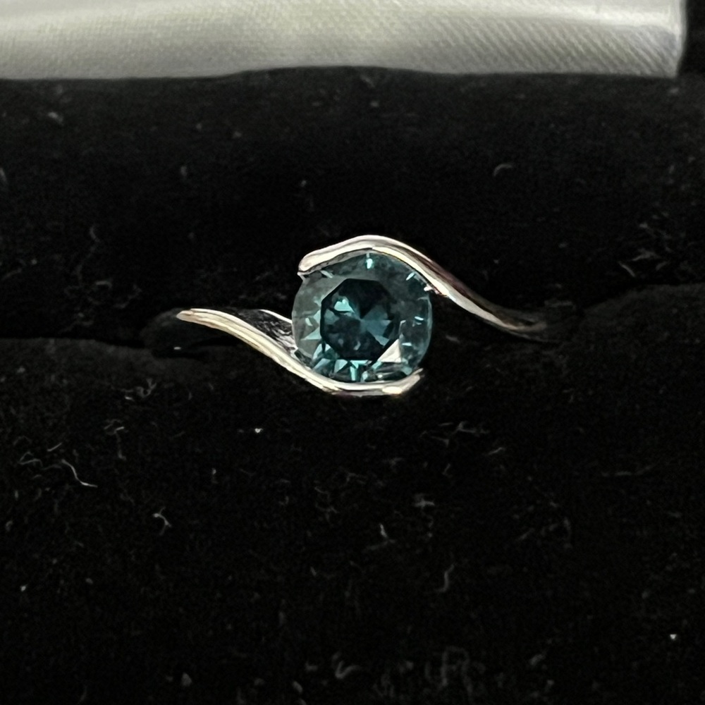 Ladies Ring Size 8